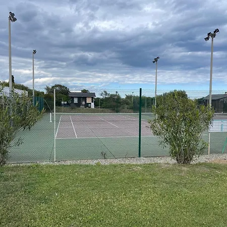 Tous Conforts Avec Piscine Privee Et Acces *