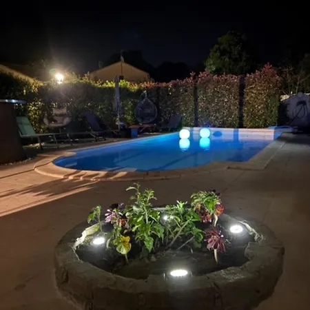 Вилла Tous Conforts Avec Piscine Privee Et Acces Червионе