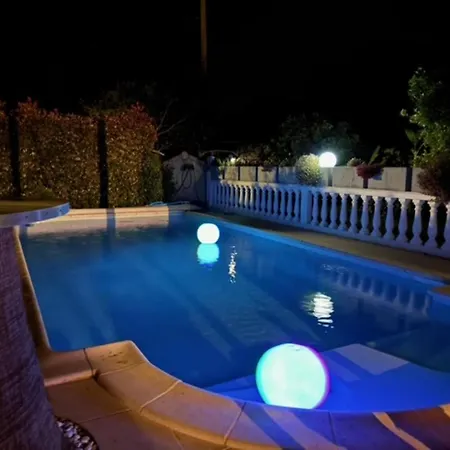 Villa Tous Conforts Avec Piscine Privee Et Acces *
