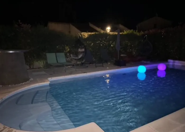 Tous Conforts Avec Piscine Privee Et Acces *