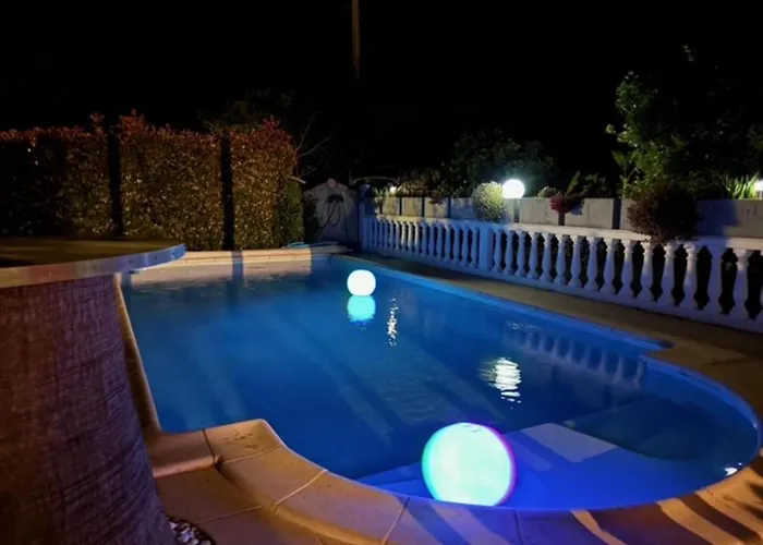 Villa Tous Conforts Avec Piscine Privee Et Acces *