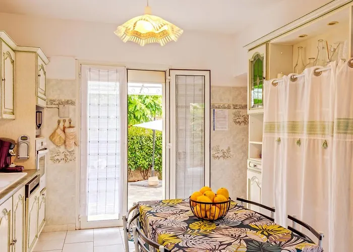 Tous Conforts Avec Piscine Privee Et Acces